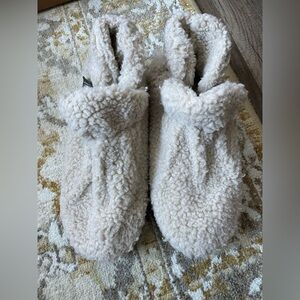 Women’s LL Bean Sherpa Natural Slipper Booties
